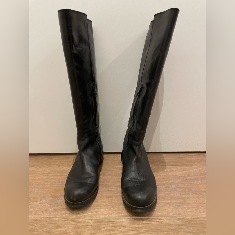 Costume national unisex style boots.